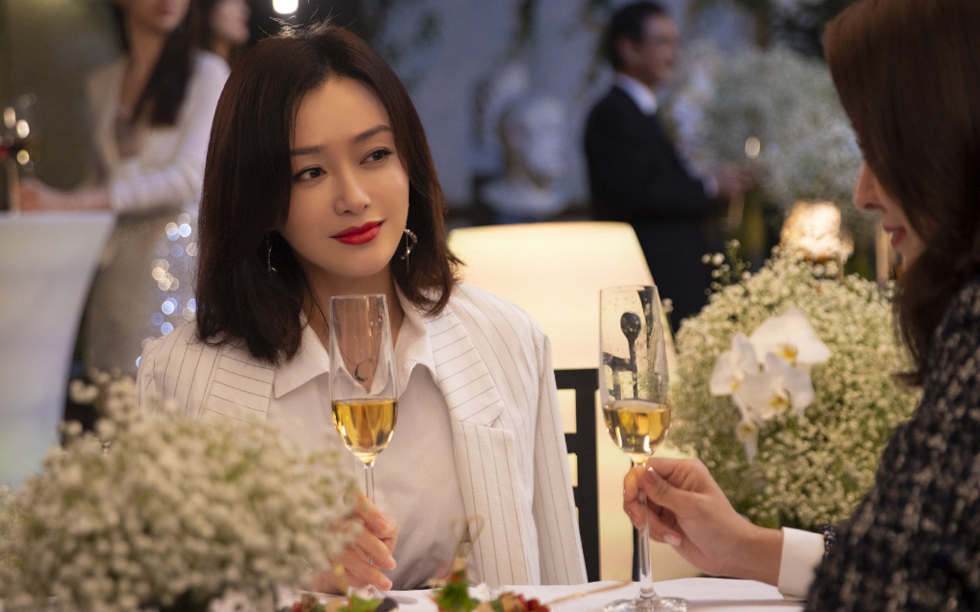 爱游戏入口-跨越七年的冰与火，詹姆斯暴扣的传承与利拉德的杀手时刻